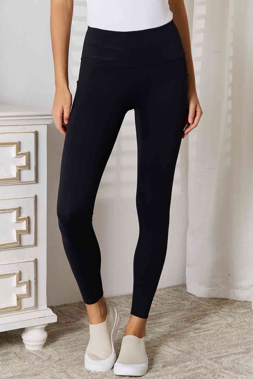 Stop what you're doing!! Aerie Women's Leggings are on SALE! As