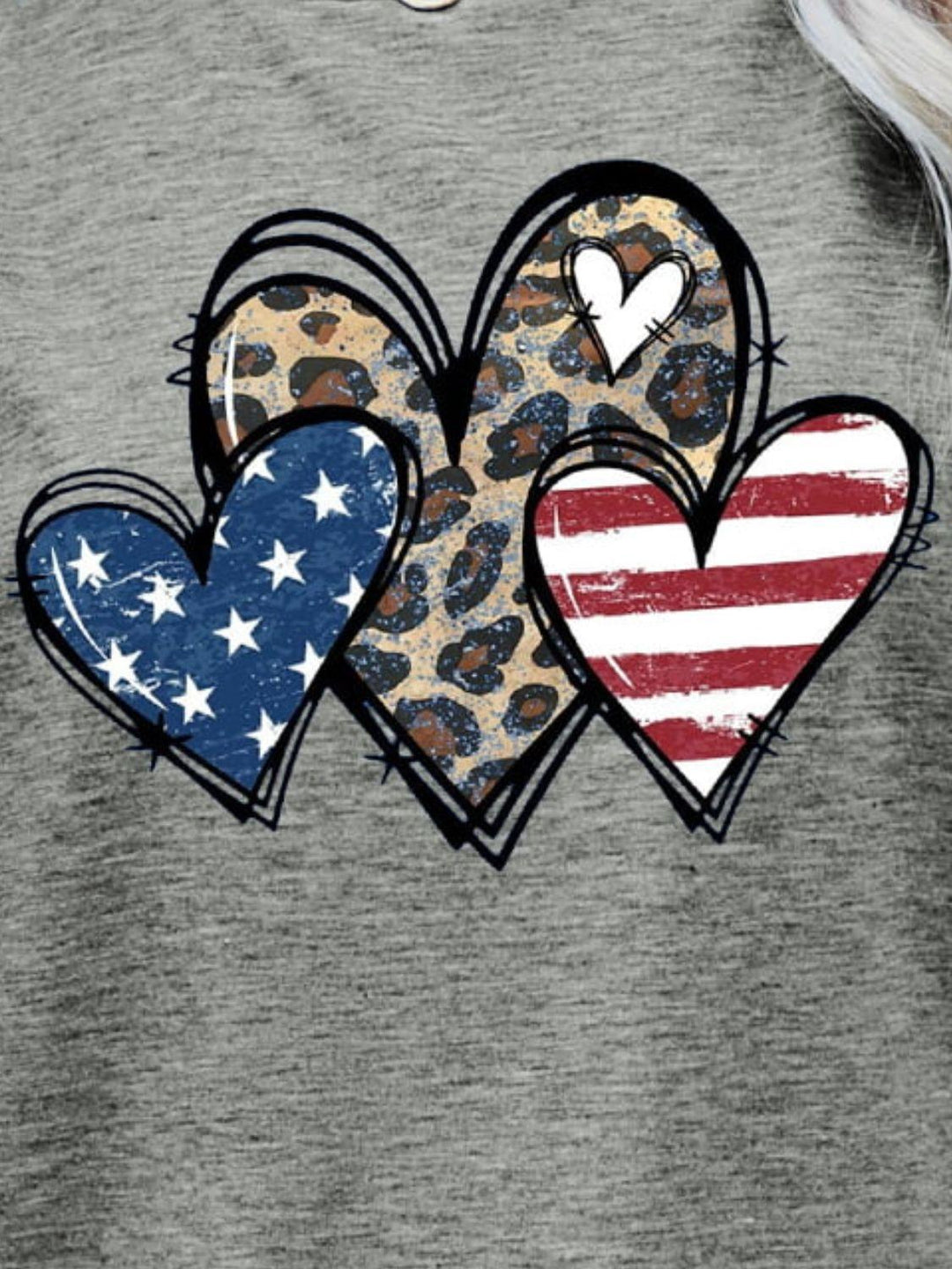 US Flag Leopard Heart Graphic Tee - BELLATRENDZ