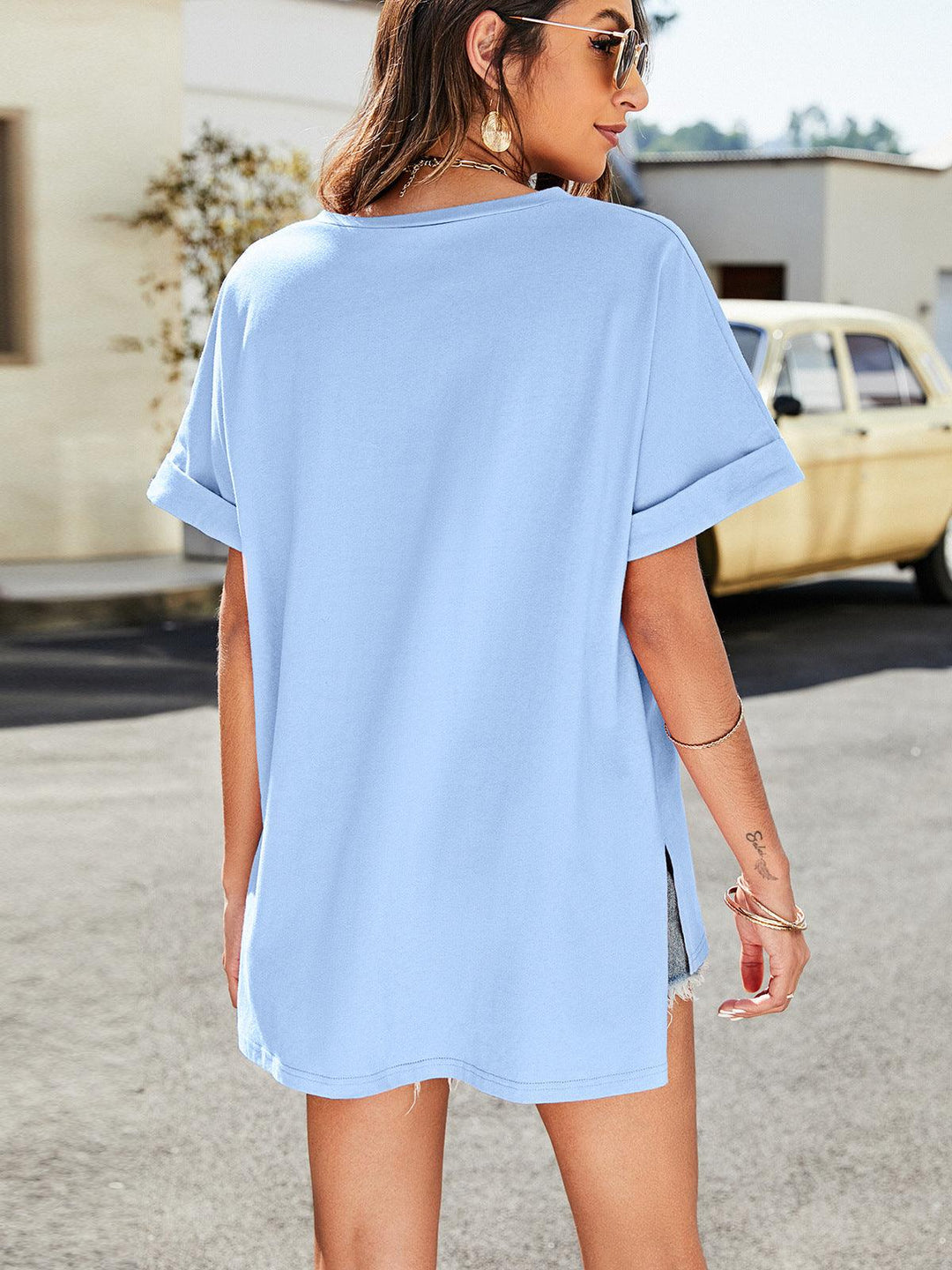 High-Low Side Slit V-Neck Tee - BELLATRENDZ