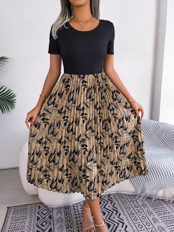 Printed Round Neck Pleated Dress