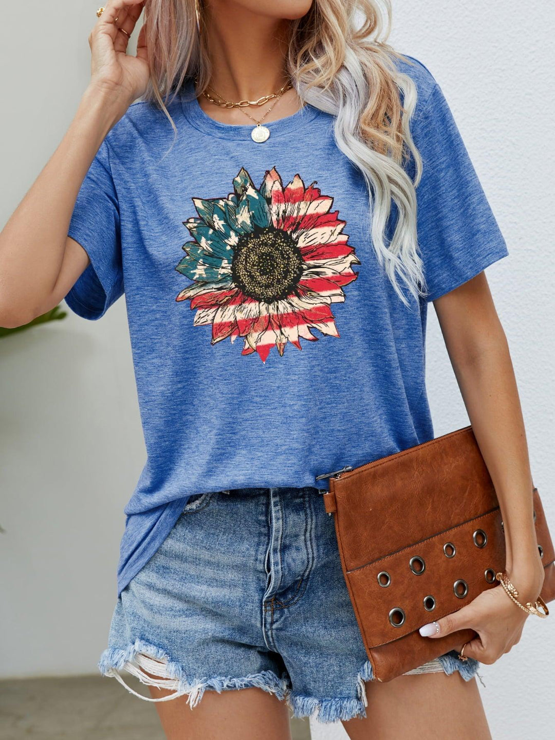 US Flag Flower Graphic Tee - BELLATRENDZ