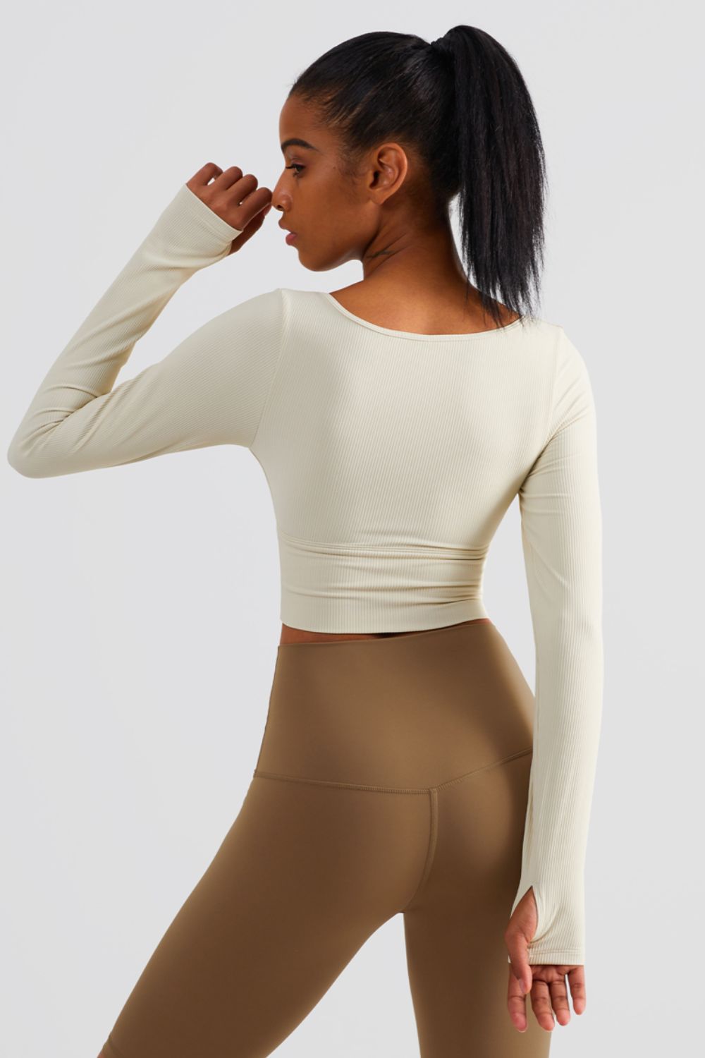 Scoop Neck Thumbhole Sleeve Cropped Sports Top